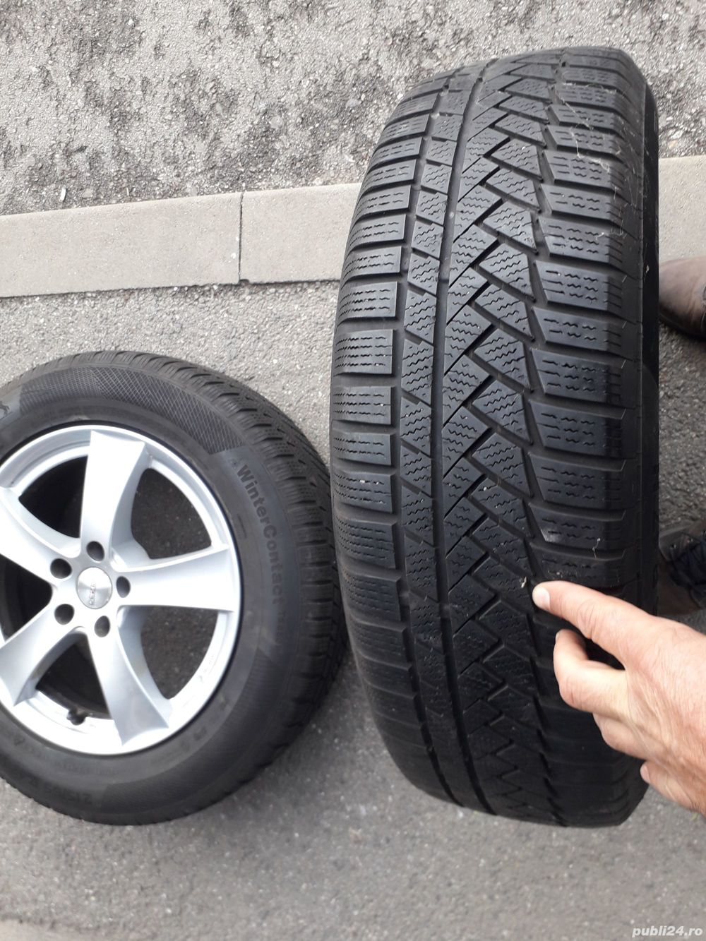 Vand 1 buc Janta Alutec  VW  Tiguan cu sau separat cauciucuri de iarna 215/65/17  , 5x112 ,et 33