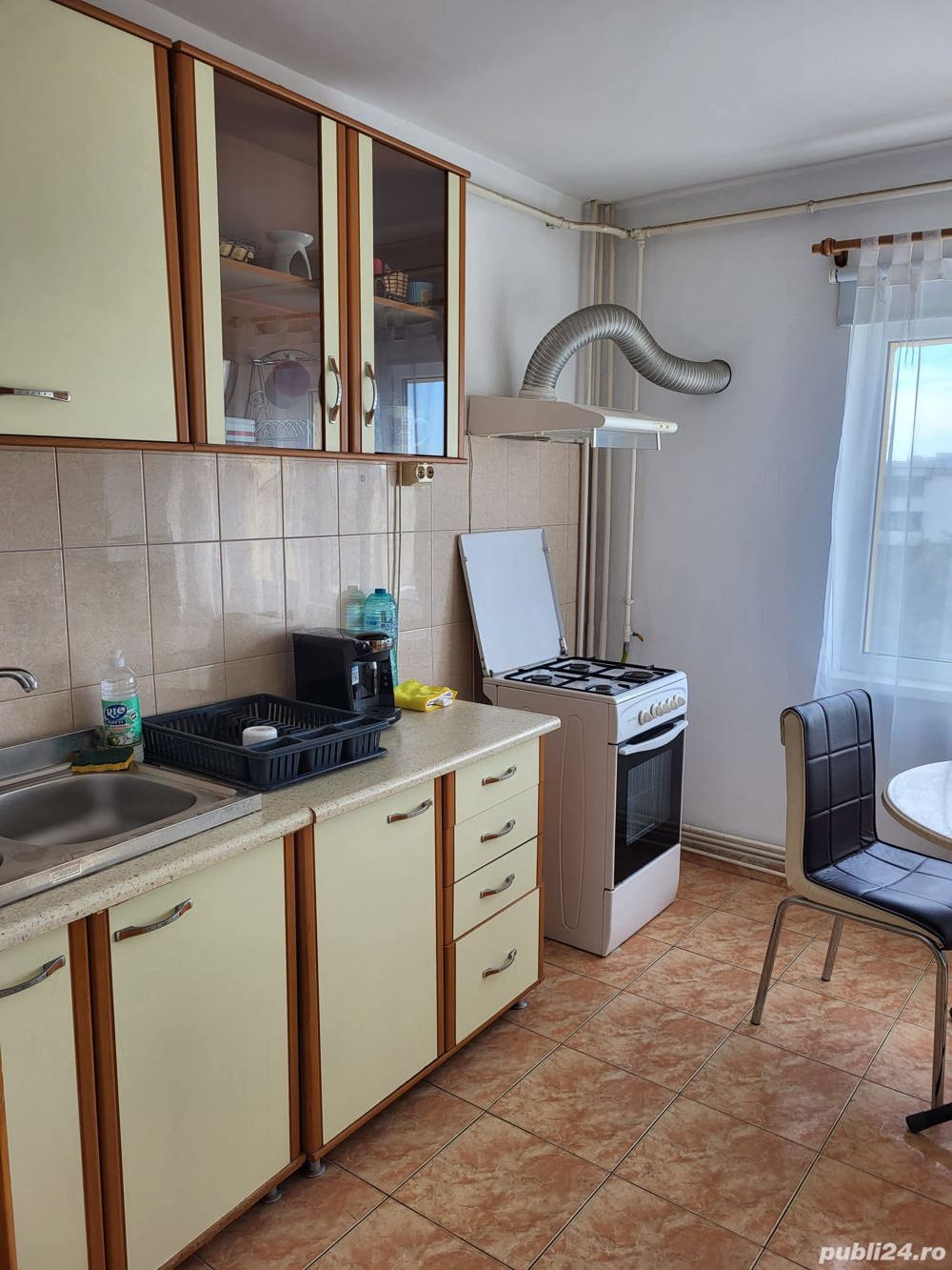 2 camere zona , decomandat , mobilat si utilat complet 