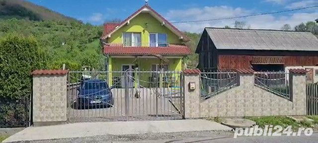 Casa de vanzare la intersectia Cluj-Bistrita-Maramures