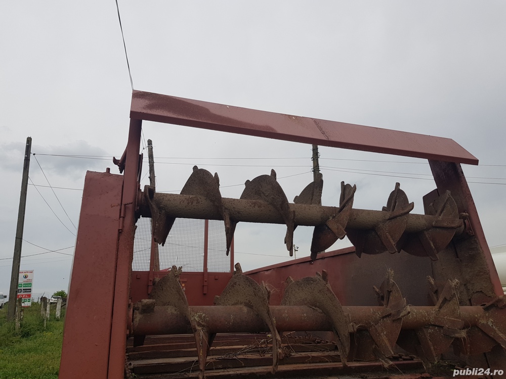 Mig împrăștiat gunoi de grajd 9 tone