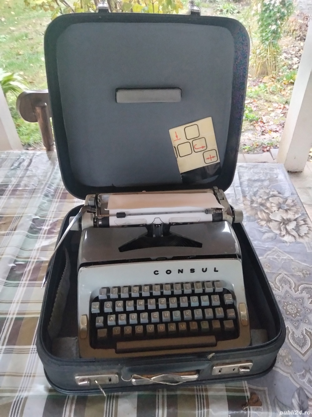 Mașina de scris marca Consul 