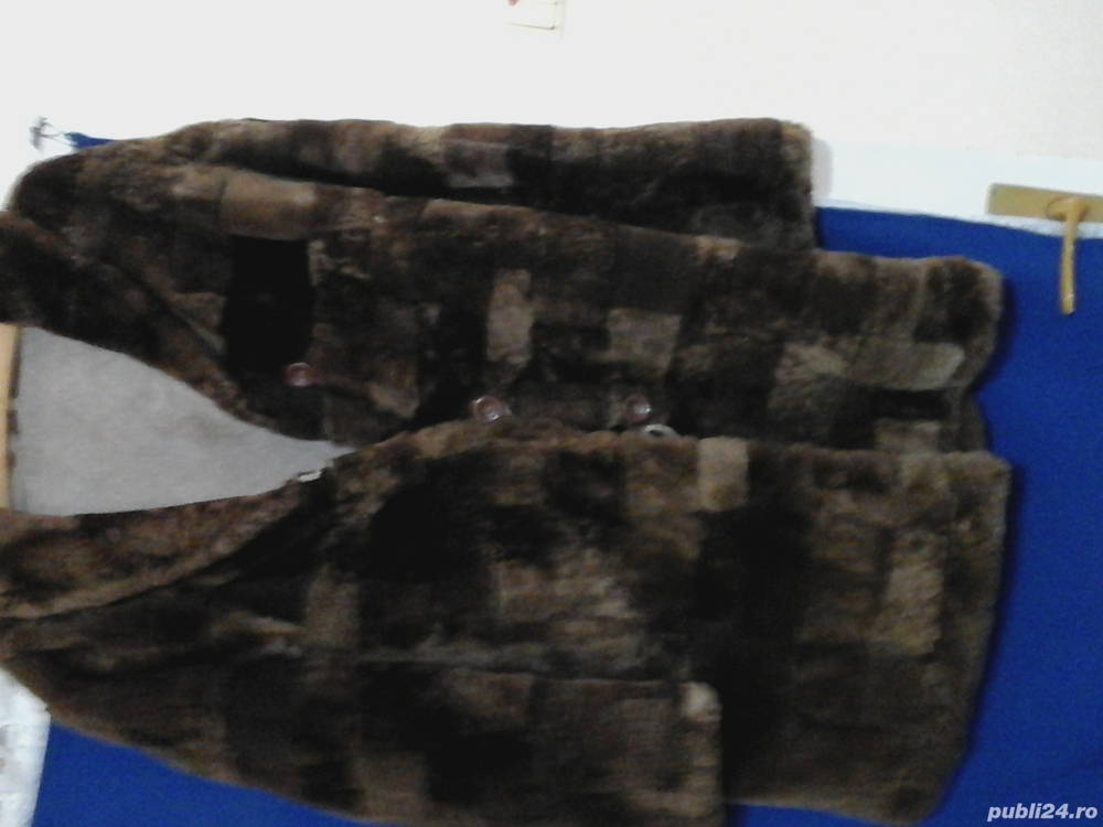 Vand haina  blana pentru femei