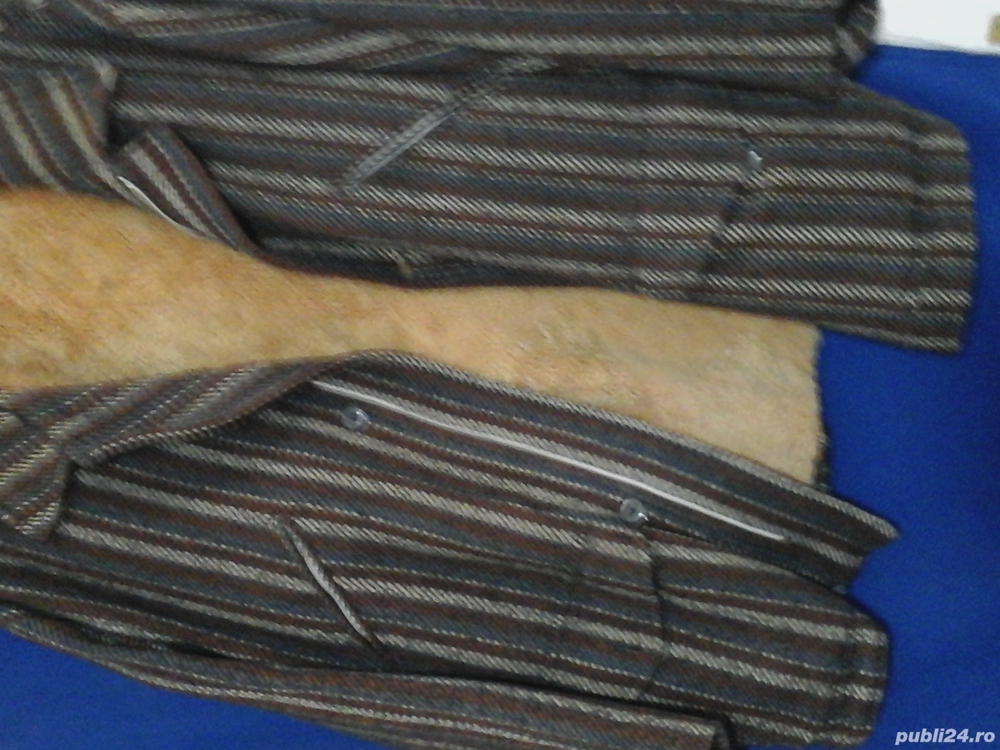 Vand haina  stofa cu mesada de blana, pentru barbati.