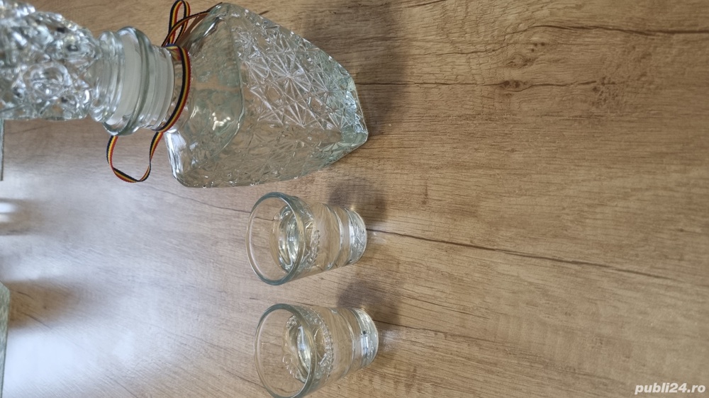 Tuica (palinca) de struguri.