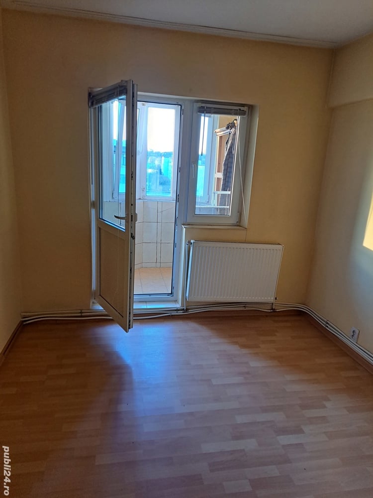 Vand apartament 3 camere