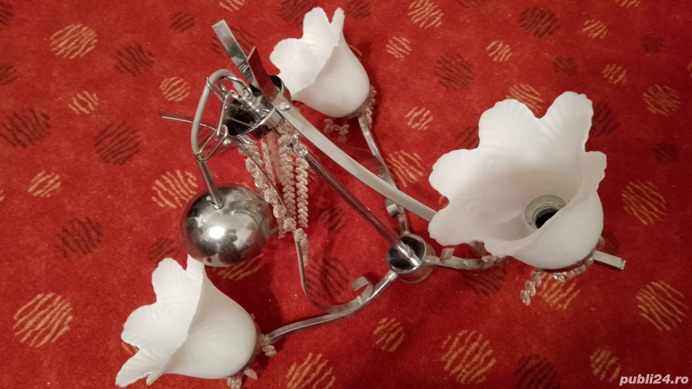 Vând lustra cu 3 brate