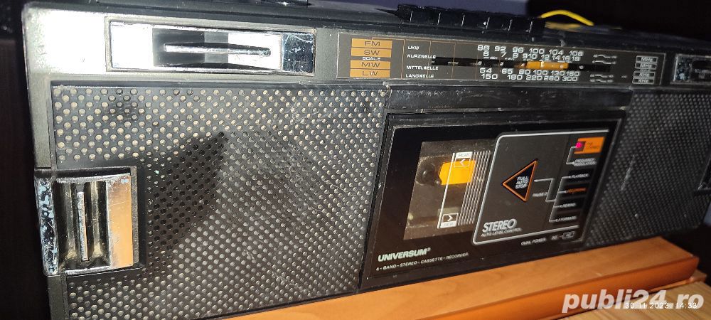 Radiocasetofon Universum