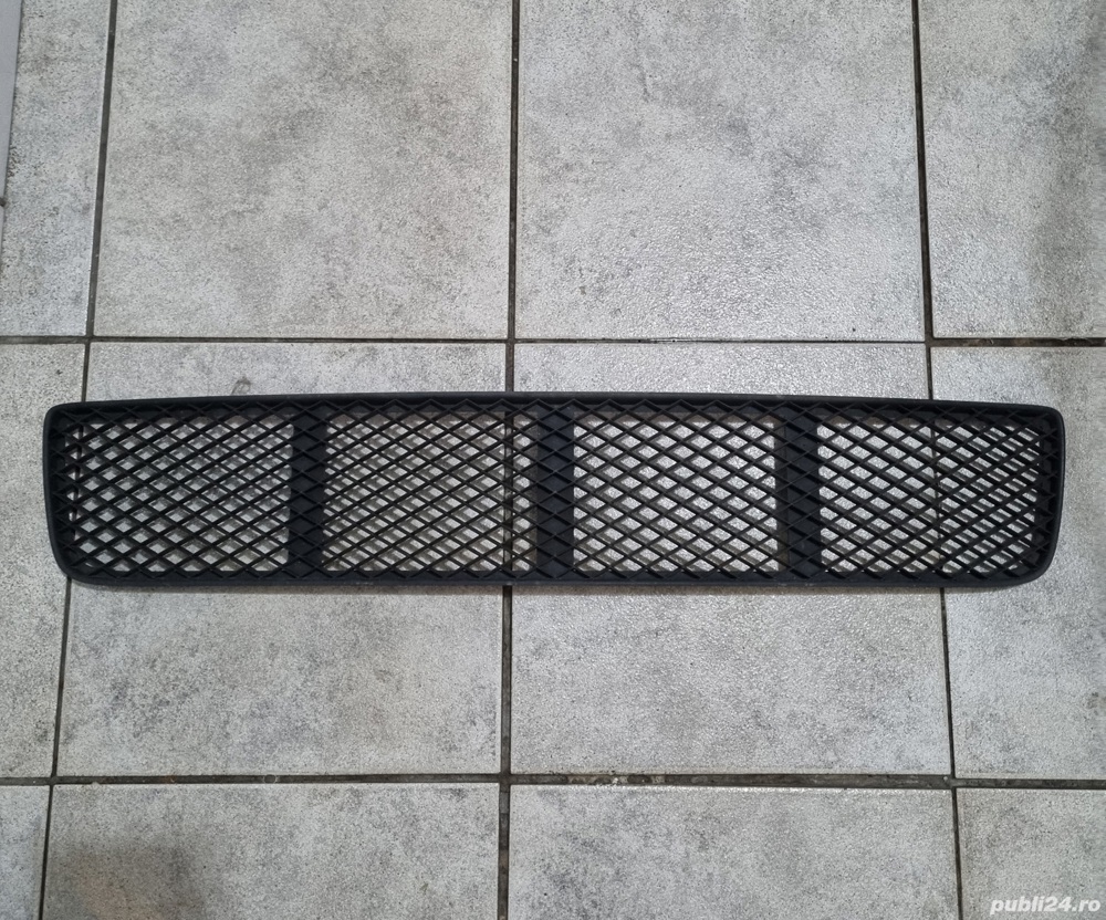 Grila bara fata mijloc VW Polo 6n2