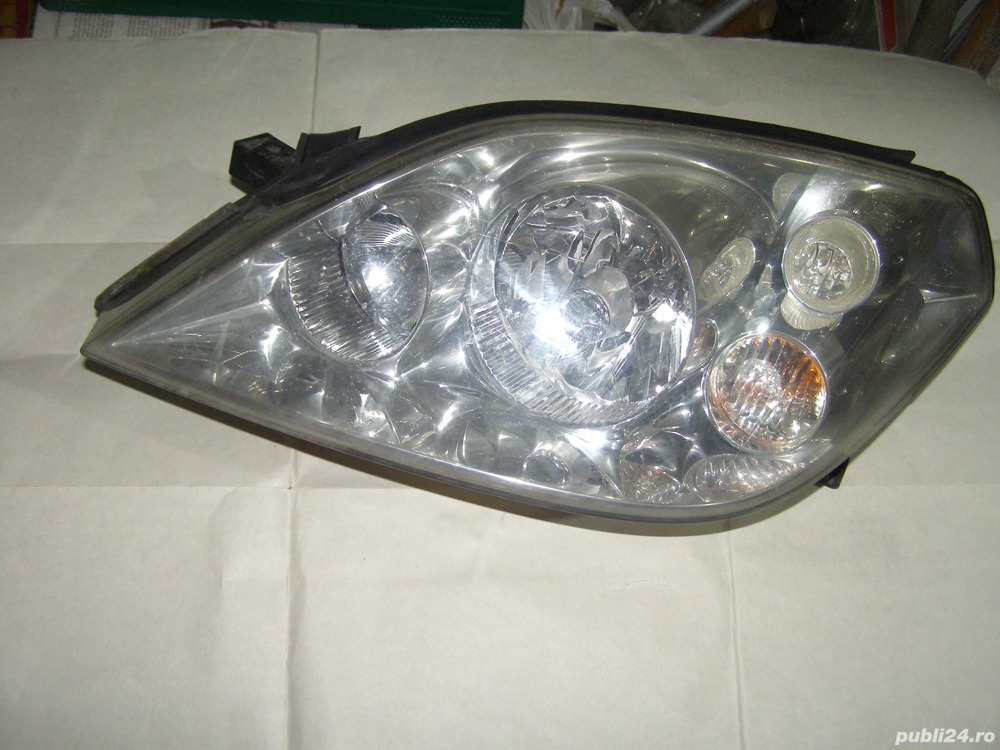  Nissan  Primera , far stanga fata