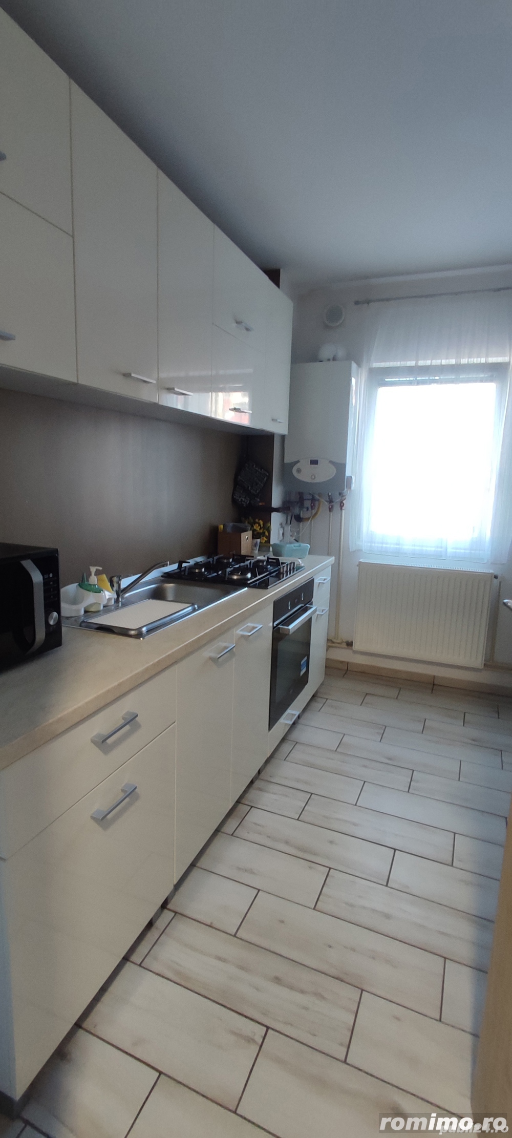 De inchiriat garsoniera in zona Centrala cu centrala proprie