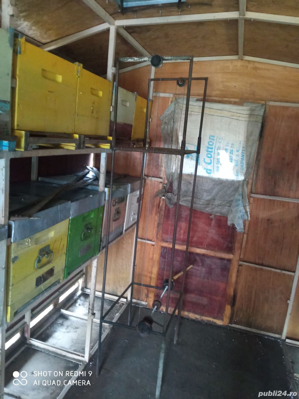 Vând pavilion apicol omologat.