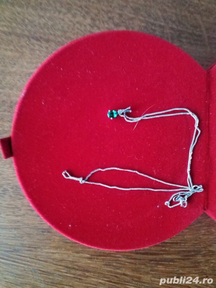 Lănțişor aur alb 9 K cu smarald şi 3 diamante