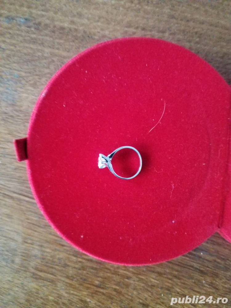 Inel aur alb 9K cu diamant