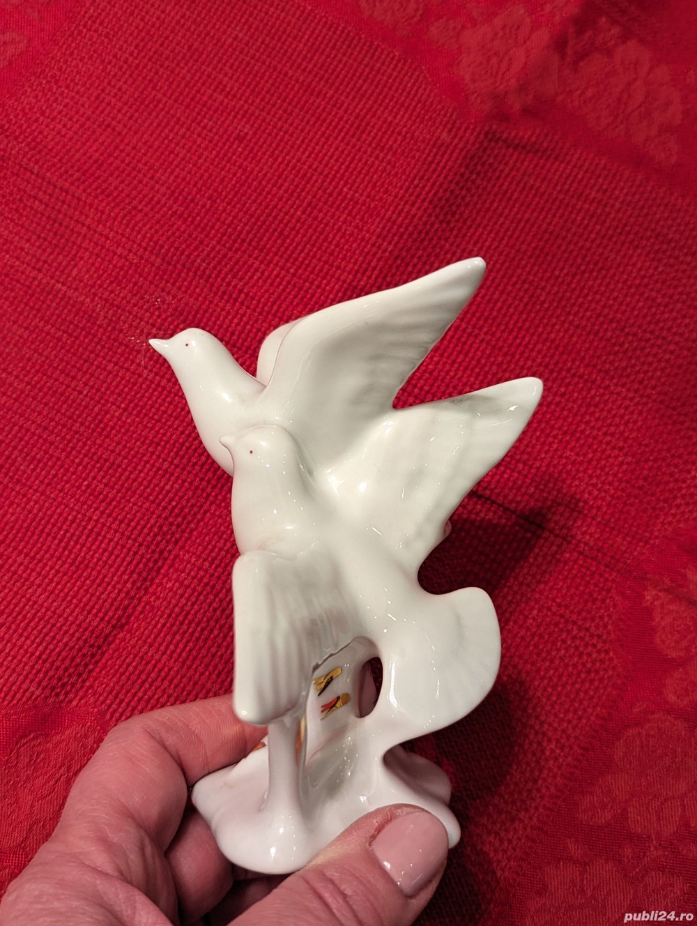 VAND statueta delicata din portelan alb cu auriu, cu 2 porumbei, Inaltime cca 13 cm