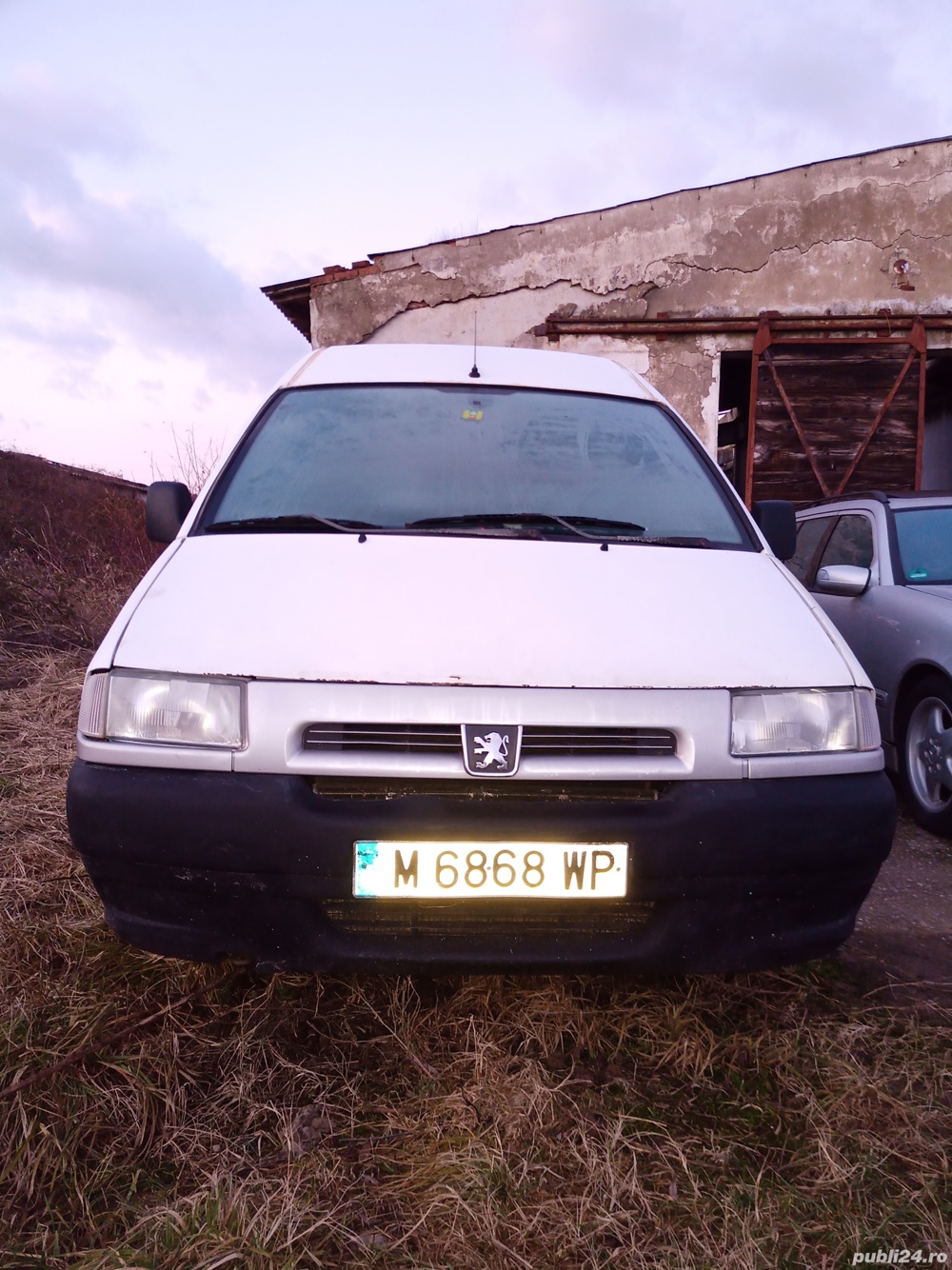 Dezmembrez Peugeot Expert 1.9td an 1998