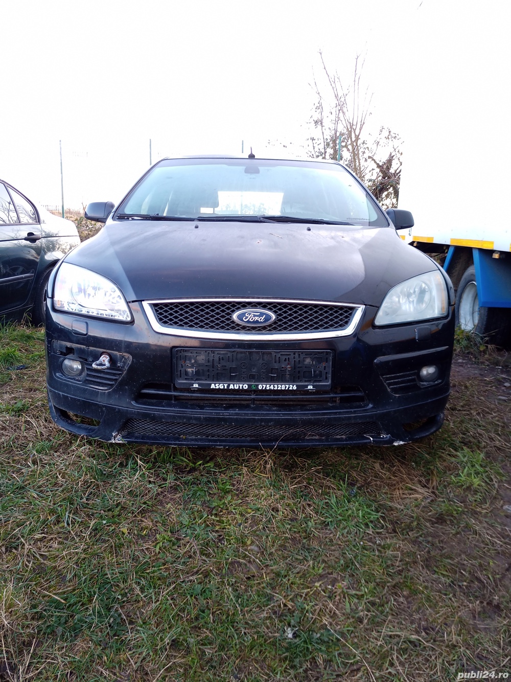 Dezmembrez Ford Focus II Hatchback 2.0 tdci an 2005