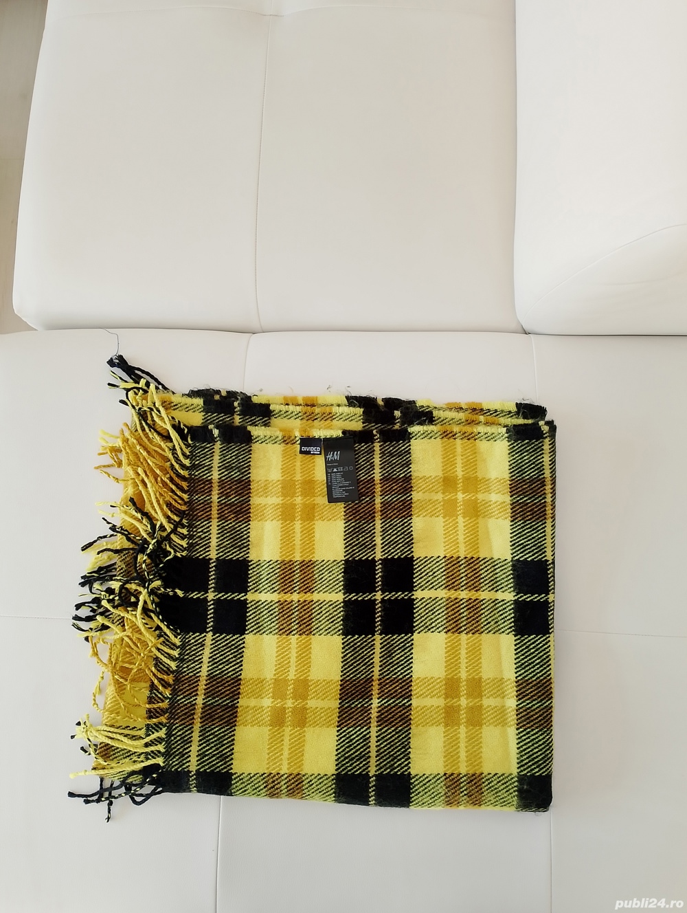 vand fular unisex nou,de la h&m, produs de calitate.