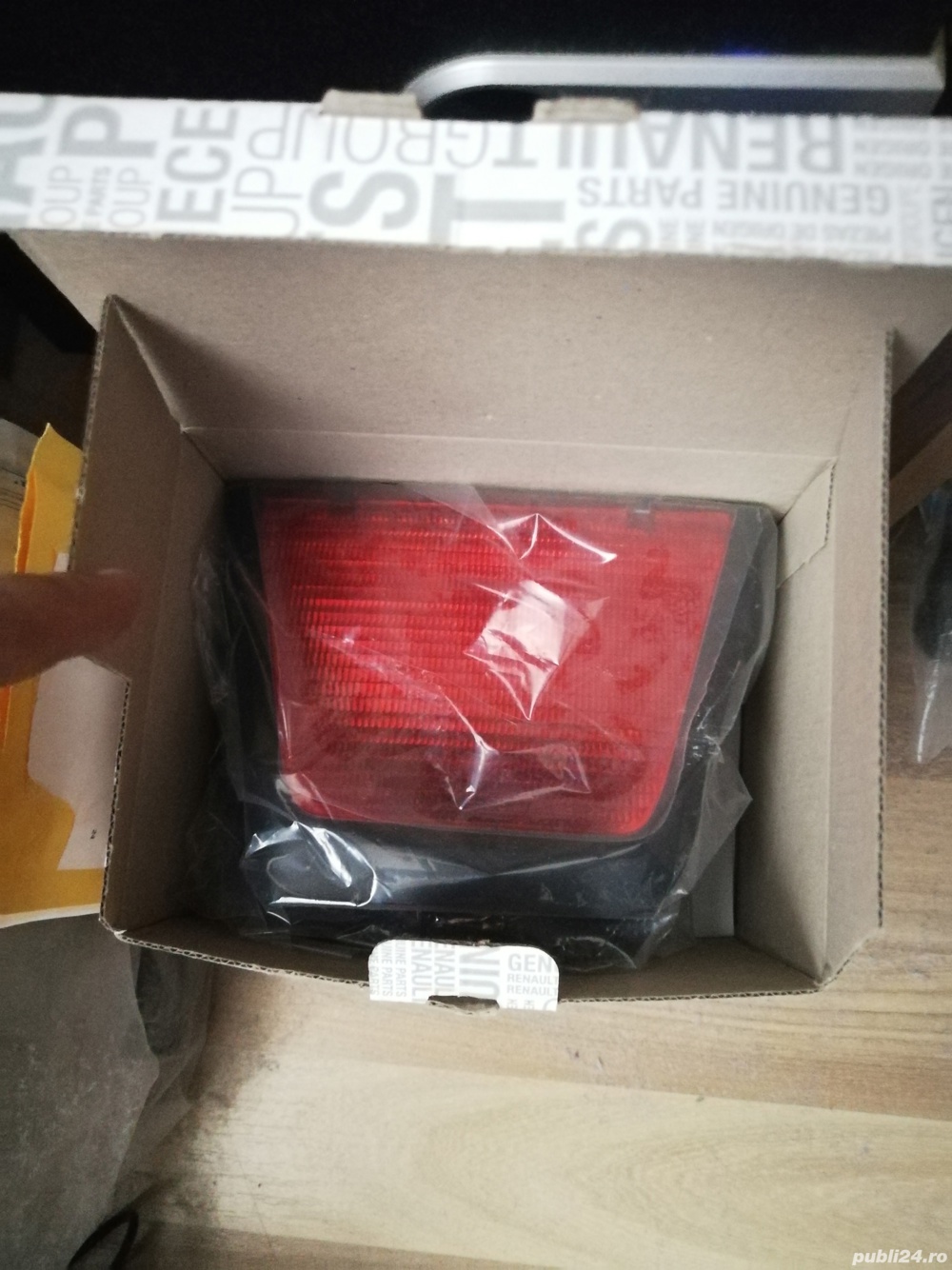 Vând două stopuri auxiliare pentru Logan 