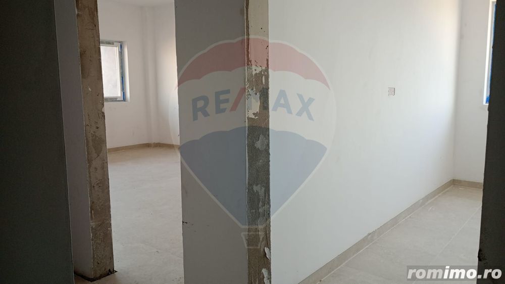 Apartament cu 3 camere de vânzare în zona Micalaca