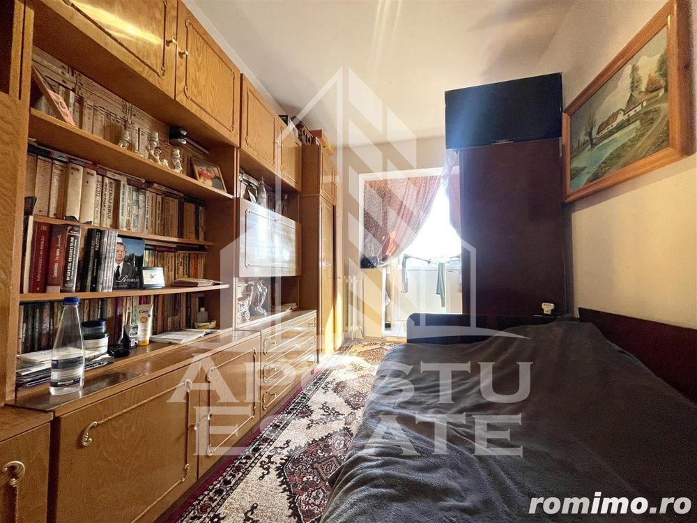 Apartament cu 3 camere, etaj intermediar, zona Sagului