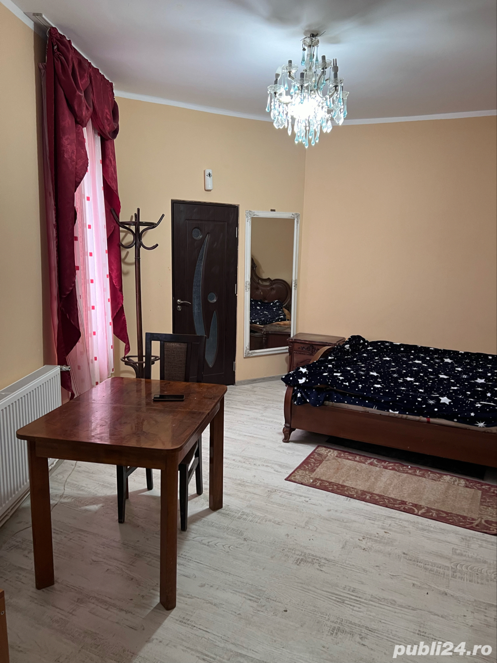 inchiriez apartament in Predeal  centru