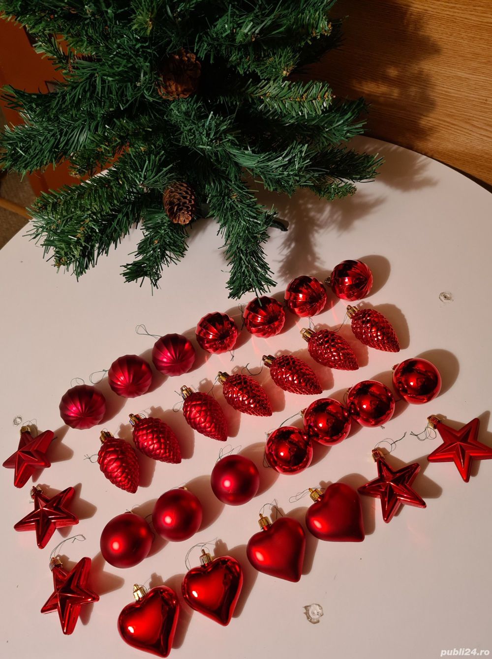 Brad artificial 65cm + 30bucăți globuri diferite 