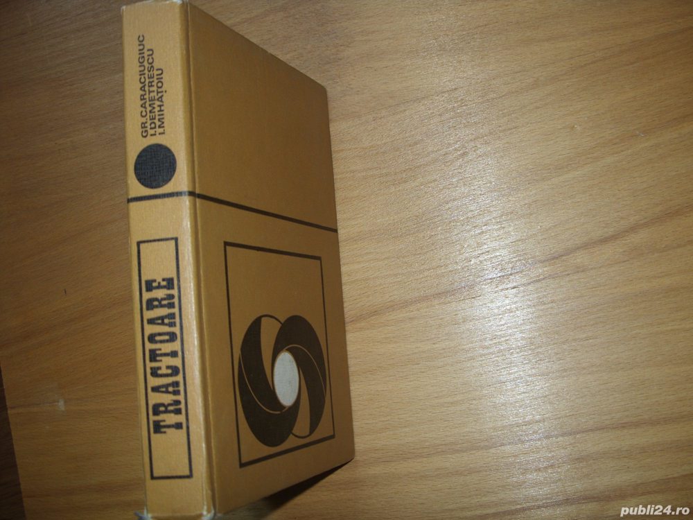 Tractoare  ( rara, cartonata, 300 pagini, cu multiple figuri )