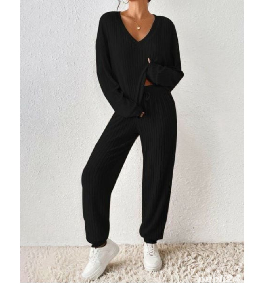 Vand 2 compleuri noi marimea L, negru si khaki