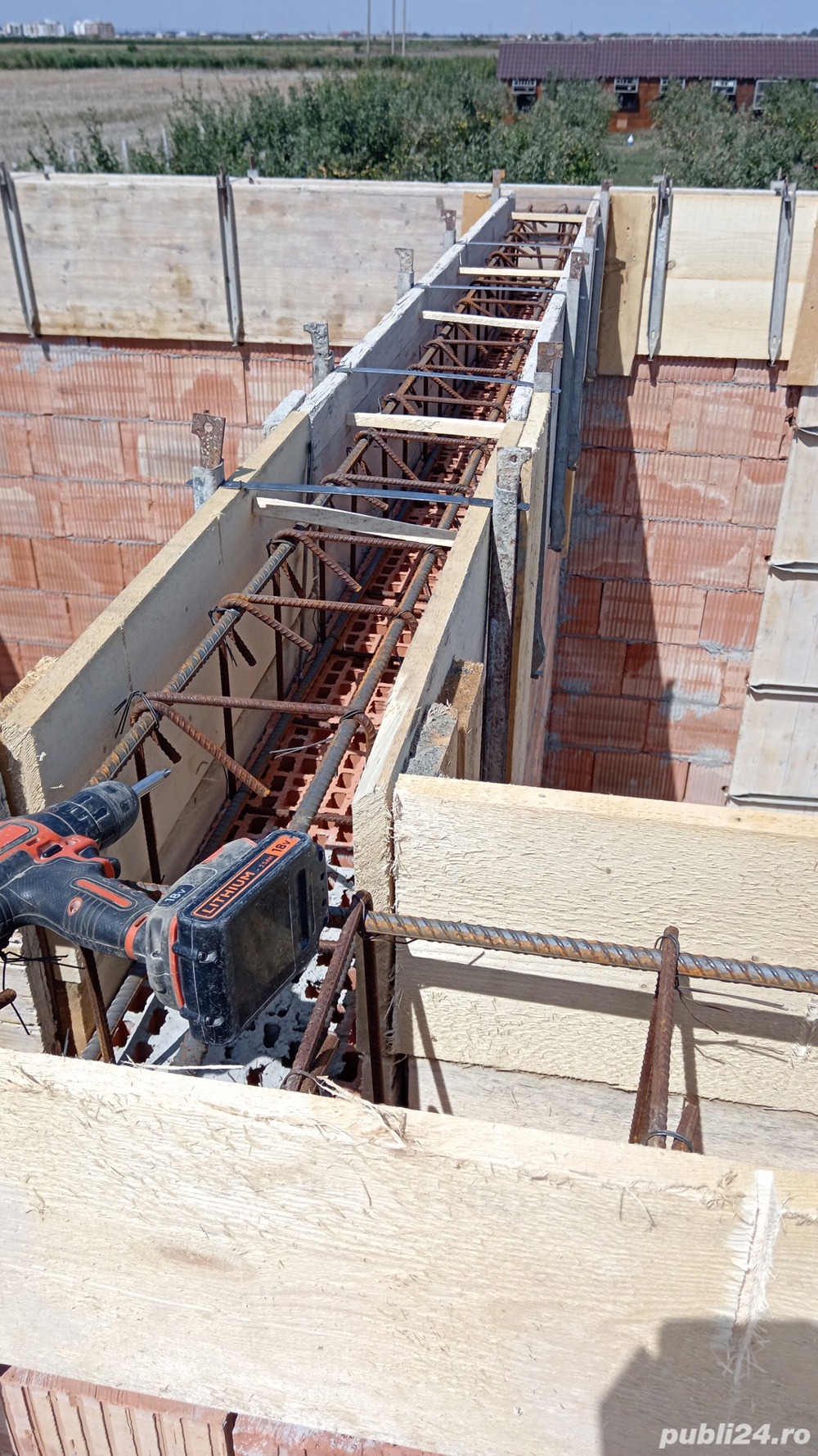 Meseriași  în constructii