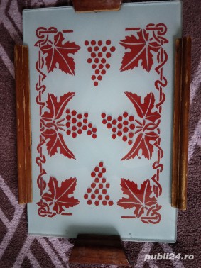 Tava veche pentru servit.