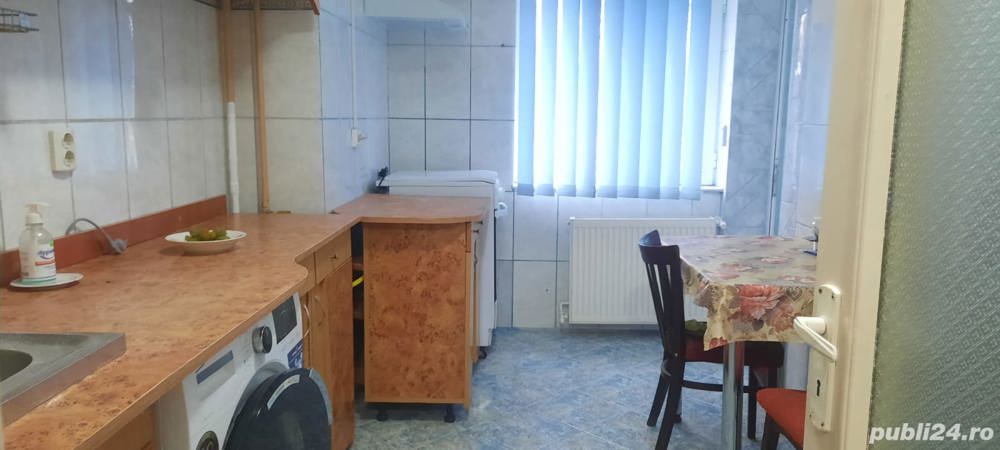 Închiriez apartament 2 camere tiglina 2, etaj 1.