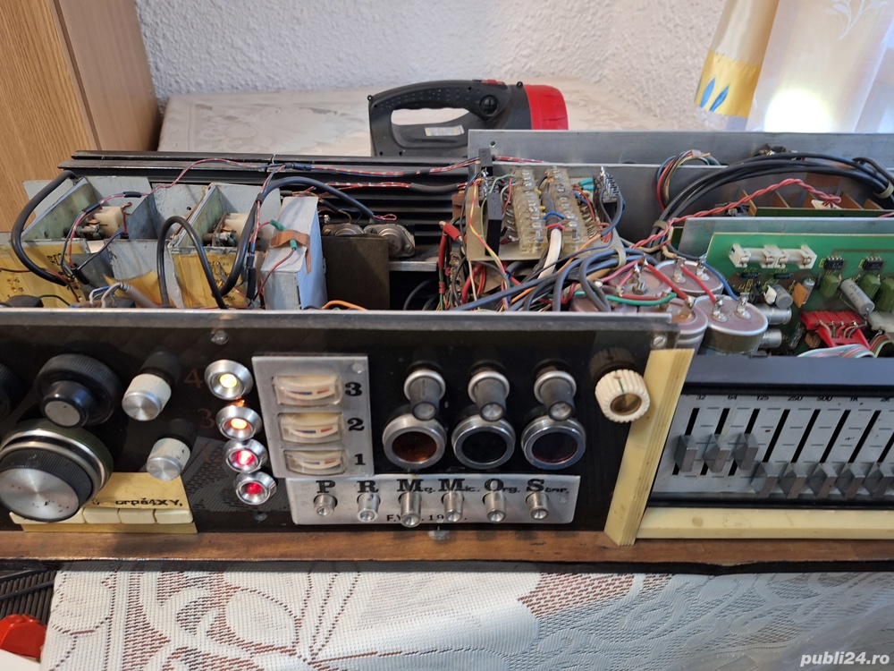 Vand radio,statie amplificare,mixser,obiecte foarte vechi de colectie