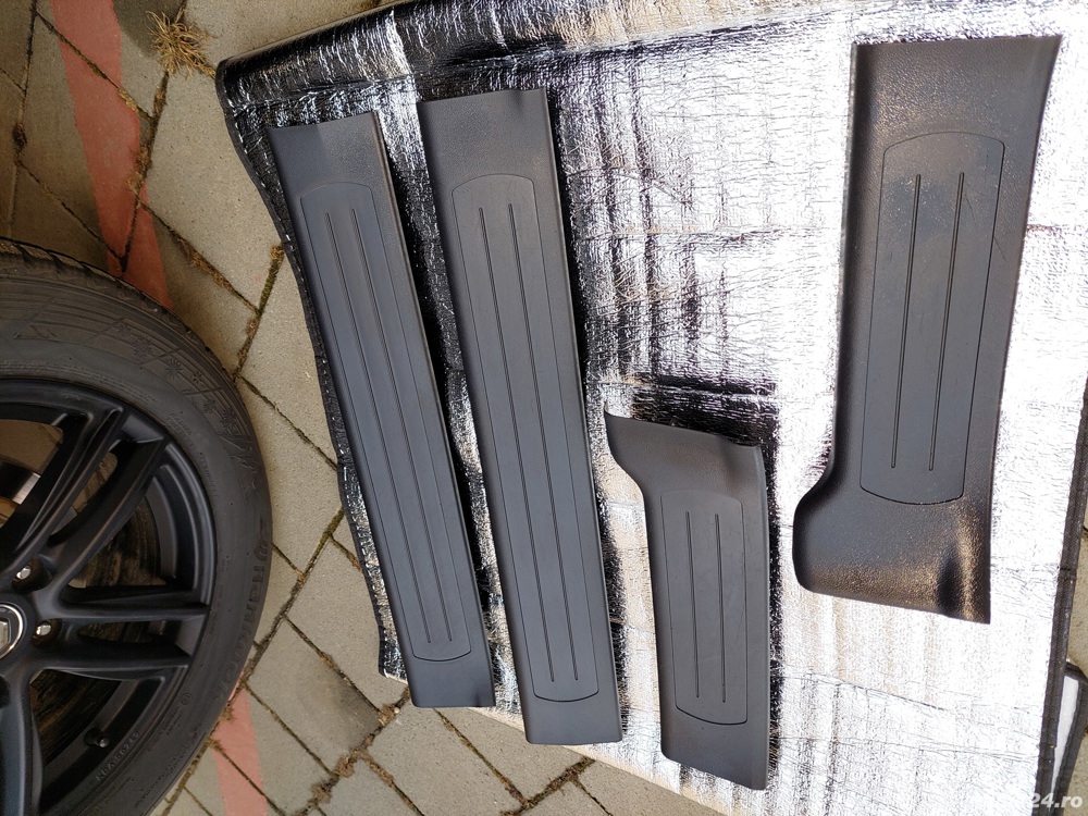 Vând praguri originale Renault Koleos negre