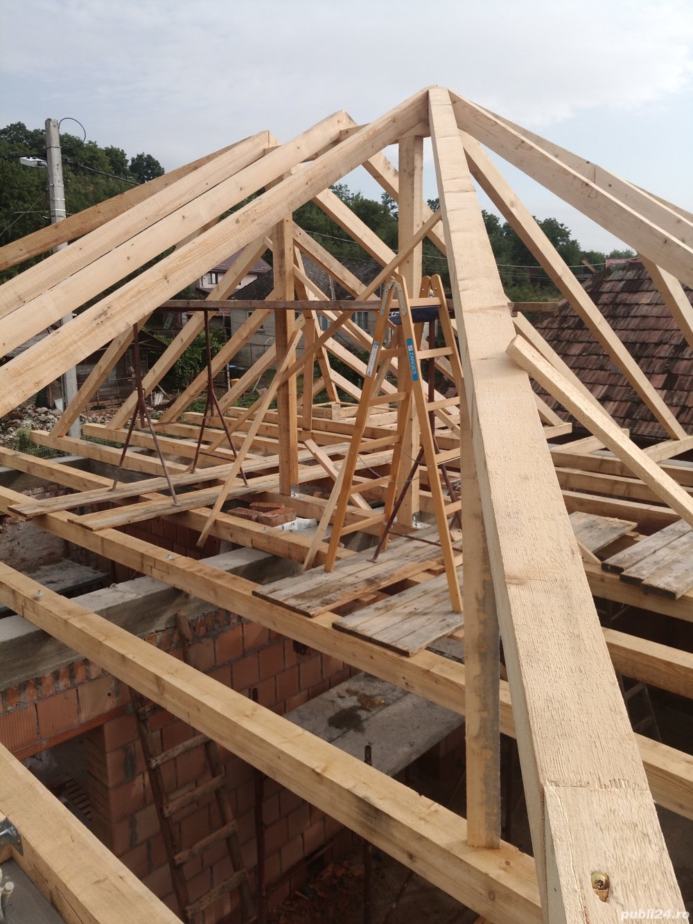 Meseriași în construcții 