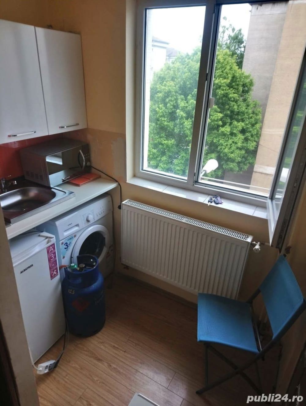 Vând 2 uscătorii suprapuse în Oradea Zona Rogerius pe strada Milcovului pret 30000  suprafață 12m 
