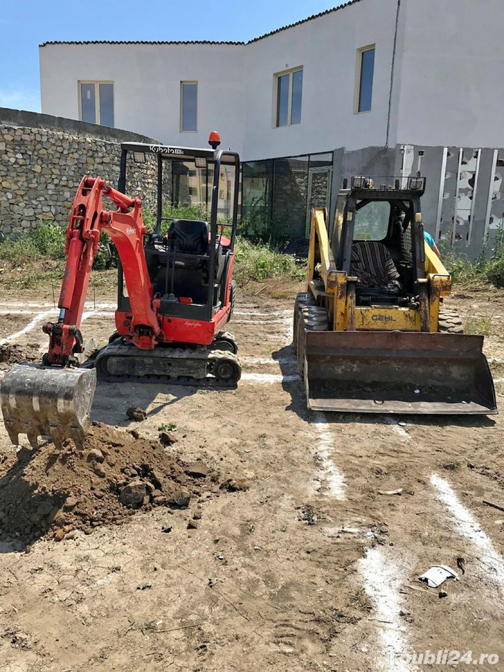 Bobcat de inchiriat , Carat , Debarasare excavator cilindru compactor de inchiriat 