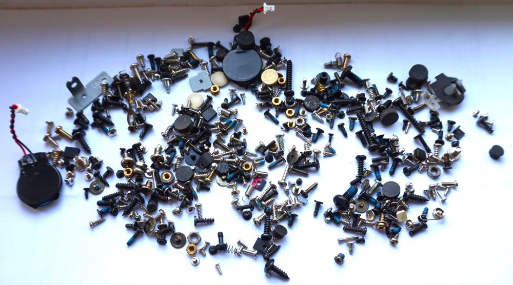 Suruburi provenite de la  diferite laptopuri