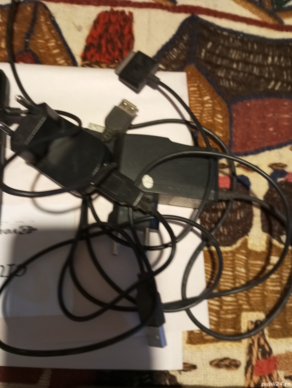 Lot tabletă și trei telefoane