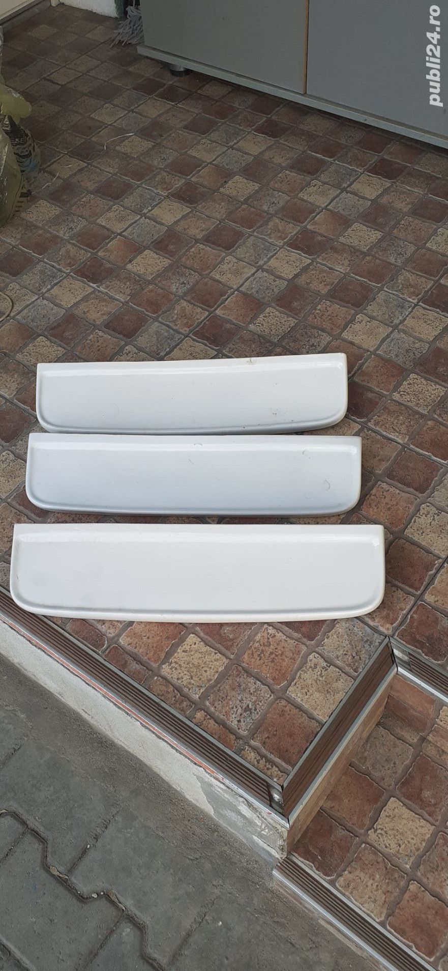 Vand Etajera din Ceramica 