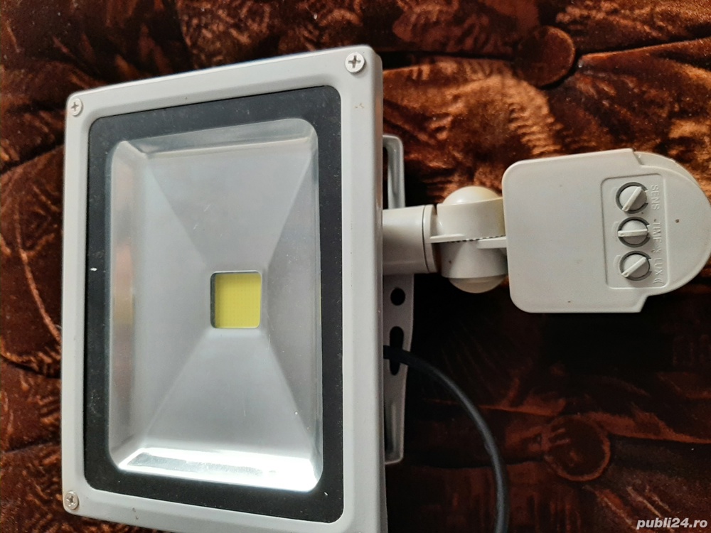 Proiector led cu senzor de mișcare. 