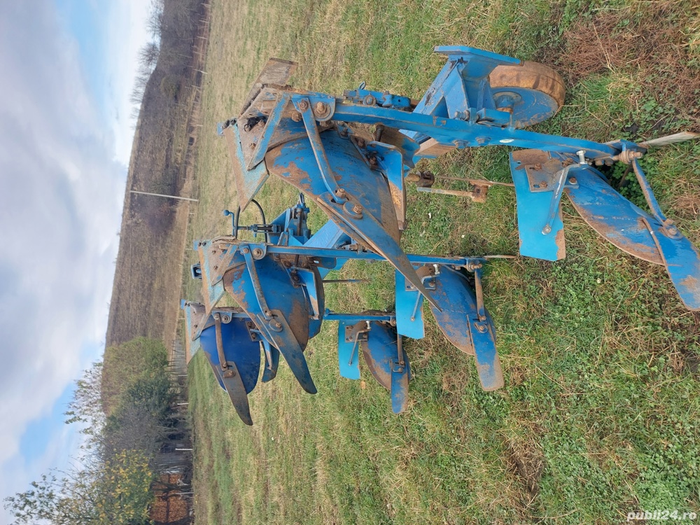 Vând plug rabewerk 3 trupite 