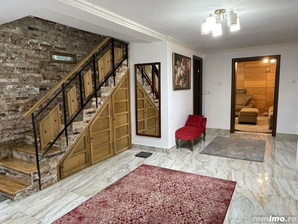 Vila S+P+E, 6 camere, 2 garaje, T=556 mp, zona orasul de jos