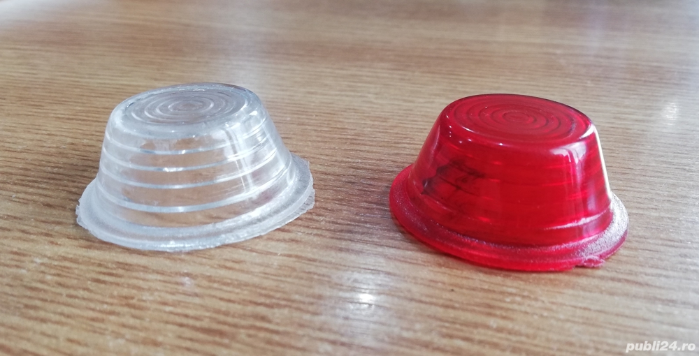 Geam pentru lampă de gabarit, alb și roșu, din plastic, NOU