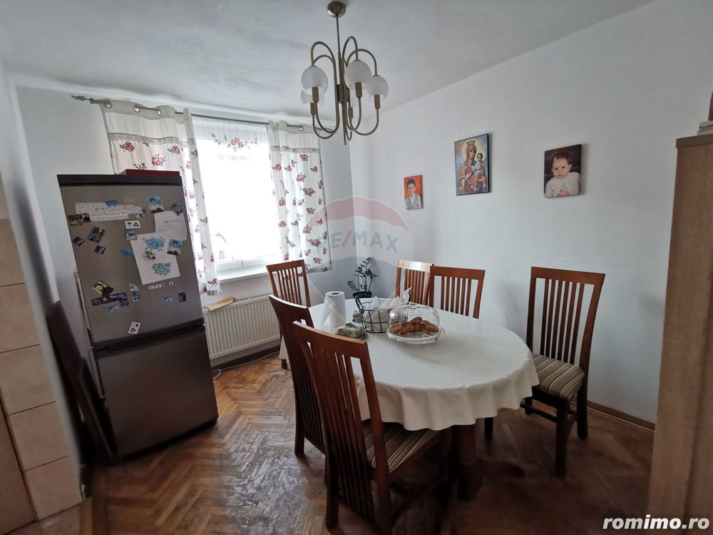 Apartament cu 3 camere de vânzare în zona Darmanesti