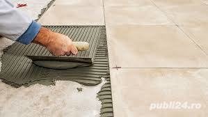 Echipa de meseriași in construcții preluam lucrări 