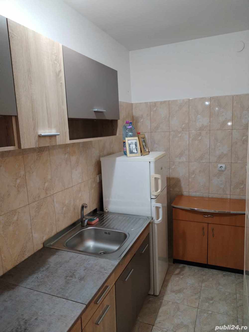 Închiriez locuita  formata din 2 camere situata la parteru unui bloc.