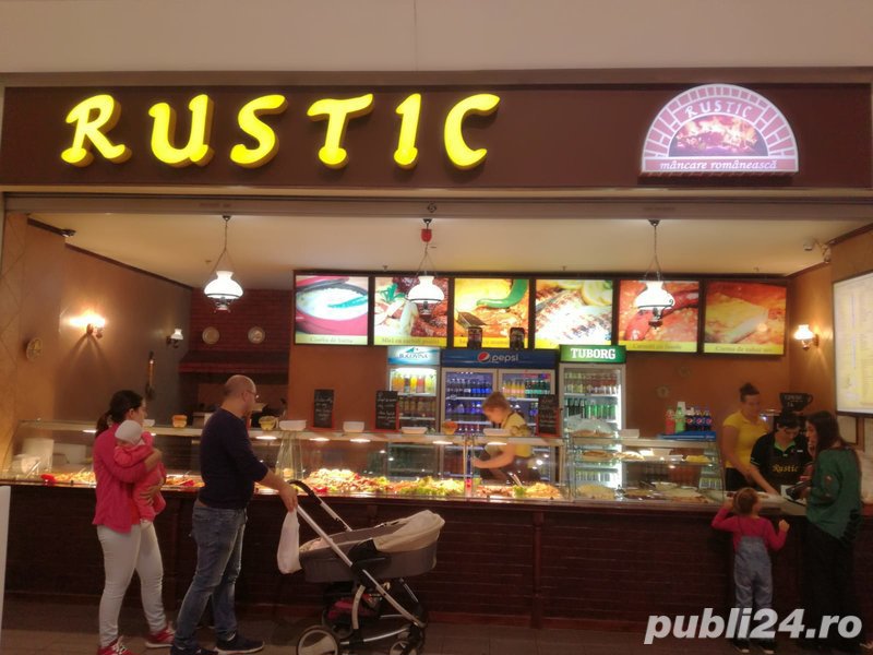 Personal fast-food în MegaMall