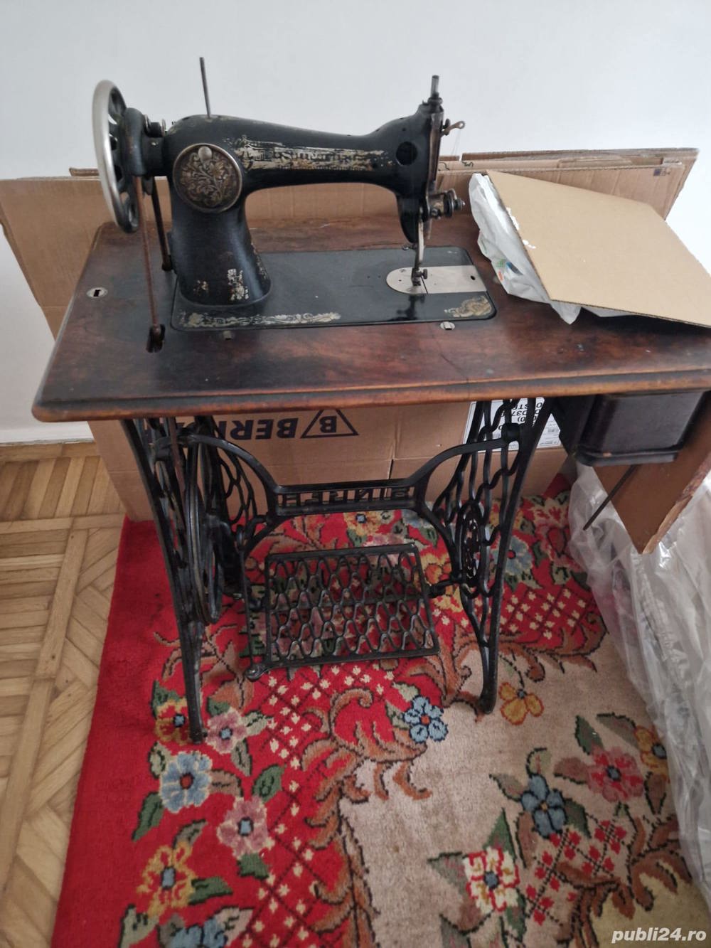 Masina de cusut SINGER