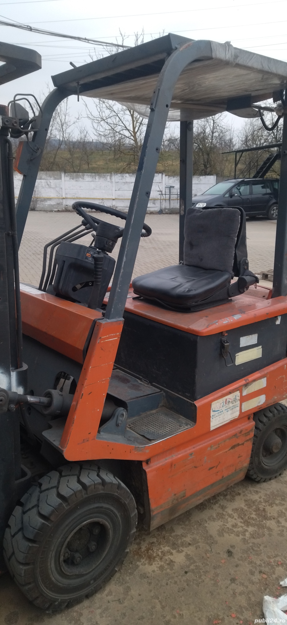 Vând stivuitor frontal Toyota 