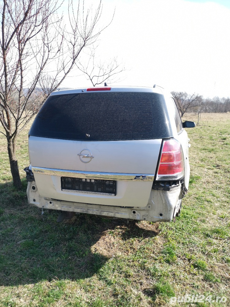 Dezmembrez Opel Zafira B 2007 